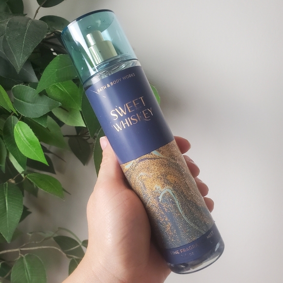 Bath & Body Works Other - 💙Bath & Body Works Sweet Whiskey 8oz BBW Golden Amber Red Berries Vanilla